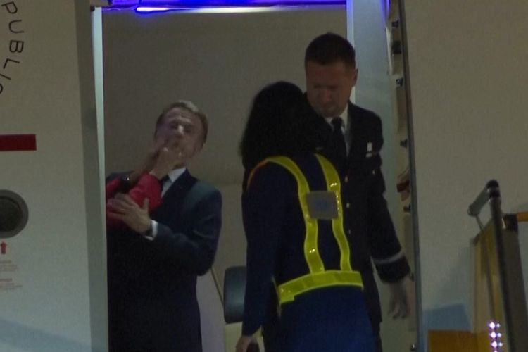 [Kabar Dunia Sepekan] Istri Menampar Presiden Perancis | Klub-klub Rival Inggris Bersimpati dengan Nasib Liverpool